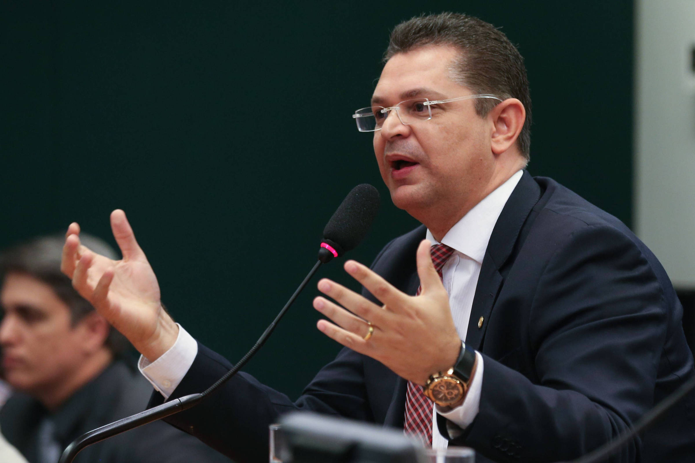 Médicos dizem que versão citada por autor de PL antiaborto em projeto é mentirosa