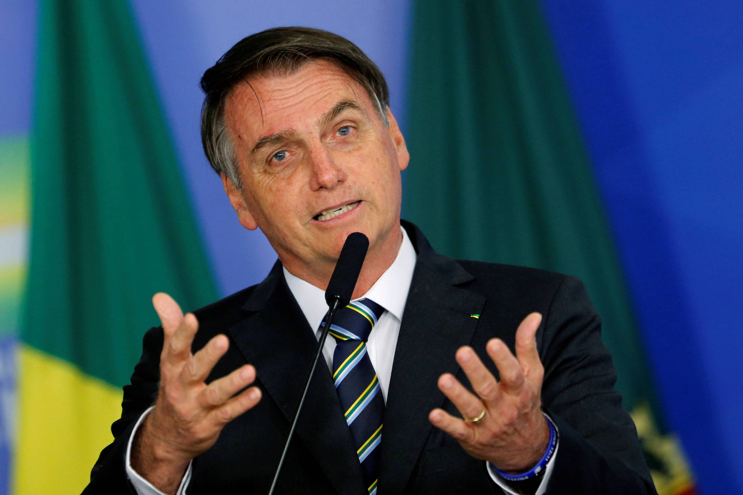 Resultado de imagem para Especialistas questionam eficácia de medida contra burocracia