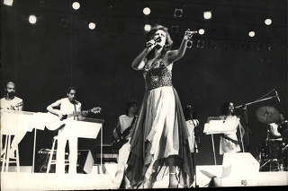 Beth Carvalho, durante show realizado em janeiro de 1984