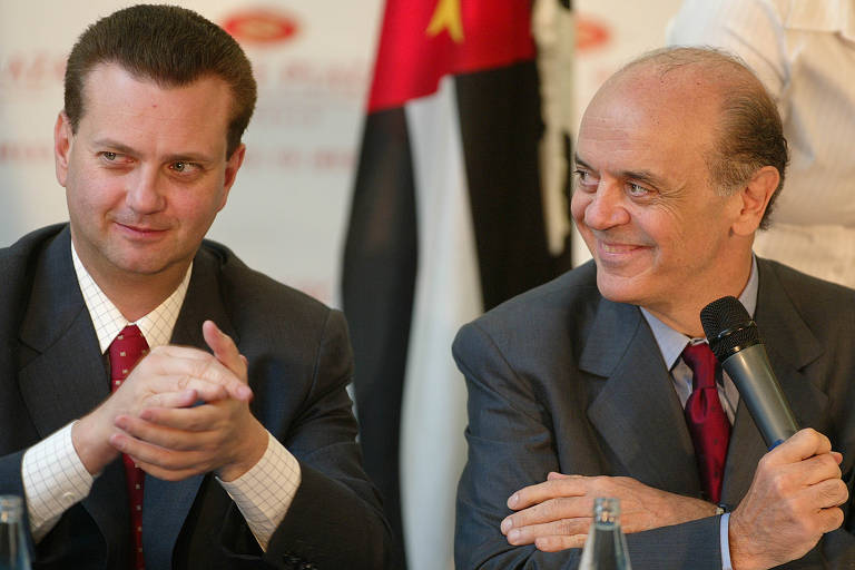 Eleito prefeito de São Paulo nas eleições de 2004, Serra ficou no cargo até 2006, quando renunciou para se candidatar ao governo de São Paulo - e saiu vitorioso em 1º turno. Em seu lugar, assumiu o vice, Gilberto Kassab, que conseguiria a reeleição em 2008