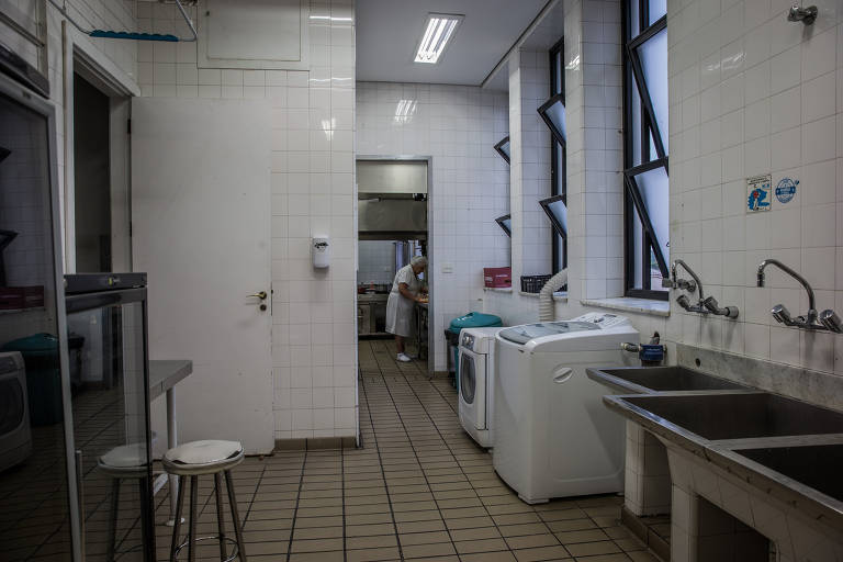 Área de serviço e cozinha da residência do palácio