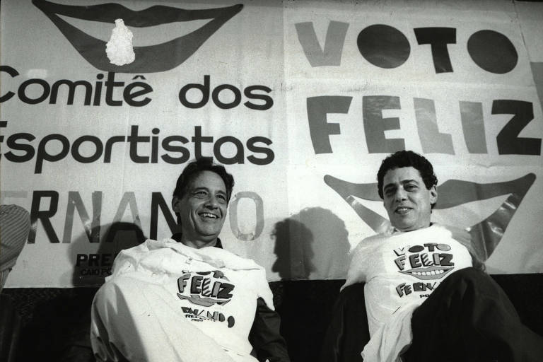 O candidato à prefeitura de São Paulo, Fernando Henrique Cardoso (PSDB), e o cantor e compositor, Chico Buarque, em 1985; FHC perdeu a eleição para Jânio Quadros