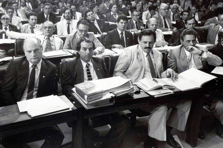 Como senador, FHC (à dir.) fez parte de Assembleia Nacional Constituinte (1987-1988)