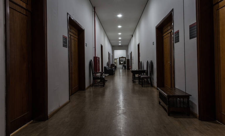 Outros corredores ainda mantêm o estilo original