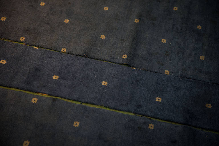 O piso do Salão dos Pratos será trocado, pois o carpete está rasgado