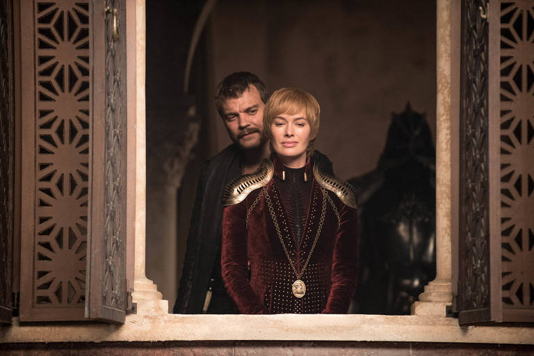 Pilou Asbaek e Lena Headey em Game of Thrones"