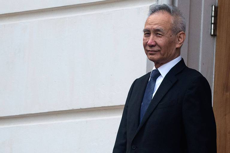 Em resposta, a China disse que nunca vai se render a pressões externas. "Quanto aos detalhes, por favor continuem a prestar atenção. Copiando uma expressão dos EUA: esperem para ver", disse o porta-voz do Ministério das Relações Exteriores, Geng Shuang, em entrevista à imprensa.
