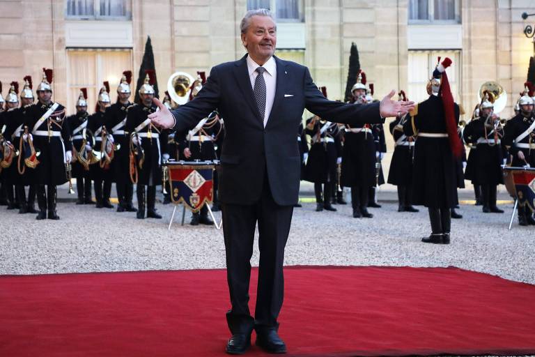 O ator francês Alain Delon chega para jantar com presidente da China no palácio do Eliseu, na França, em 25 de março de 2019