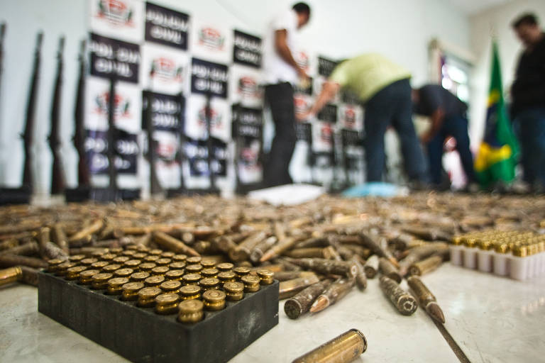 Texto de Bolsonaro também permite comprar até 5.000 munições anuais para armas de uso permitido e mil para as de uso restrito. Antes, portarias estabeleciam que o máximo de cartuchos por ano era 50 unidades, tanto para munição convencional quanto para as de uso restrito
