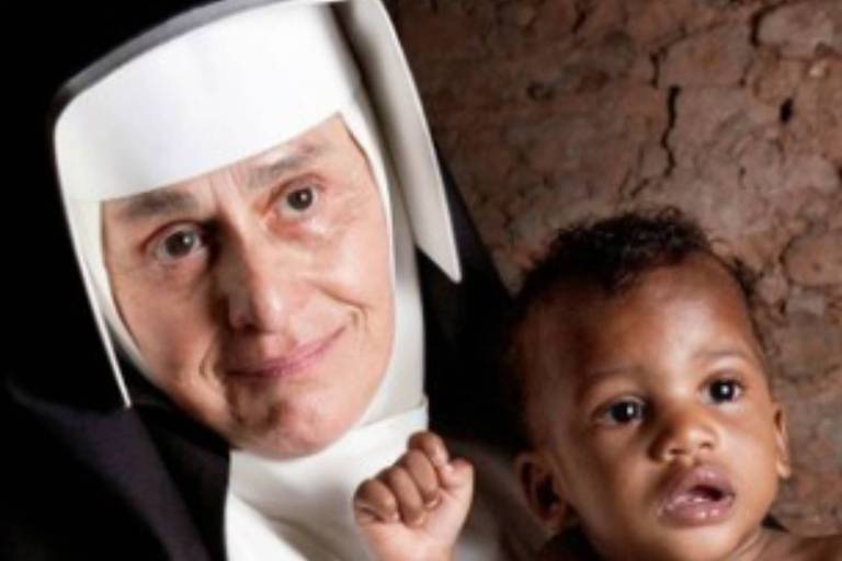Vaticano troca foto de Irmã Dulce e usa imagem de atriz que a interpretou em anúncio de 2º milagre