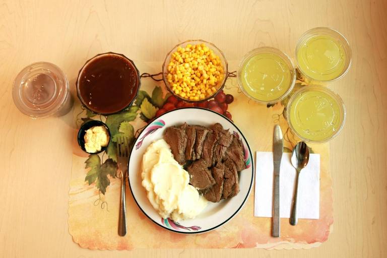 Exemplo de refeição baseada em alimentos ultraprocessados