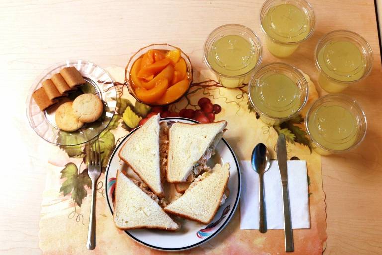 Exemplo de refeição baseada em alimentos ultraprocessados