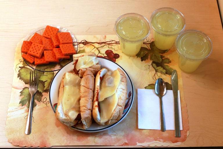 Exemplo de refeição baseada em alimentos ultraprocessados