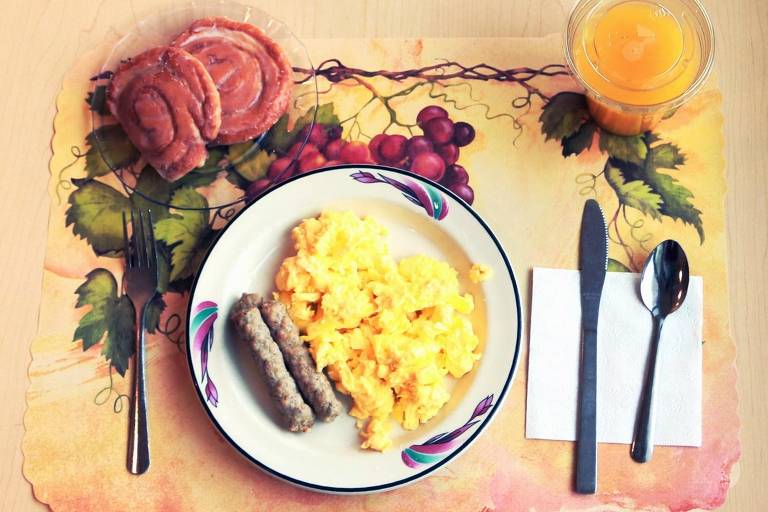 Exemplo de refeição baseada em alimentos ultraprocessados