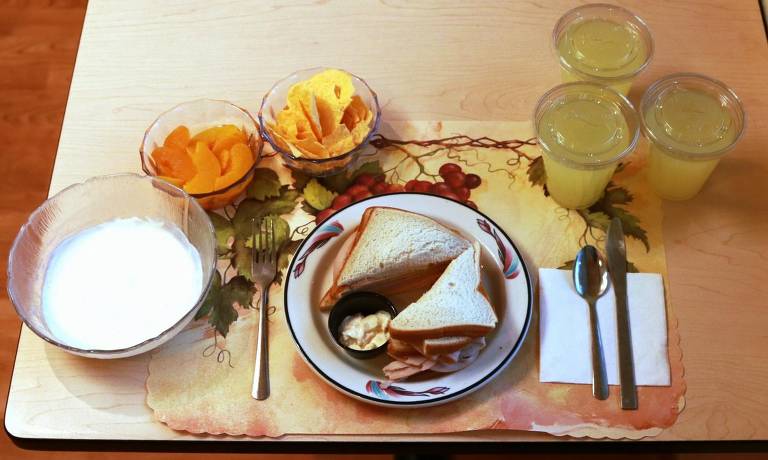 Exemplo de refeição baseada em alimentos ultraprocessados