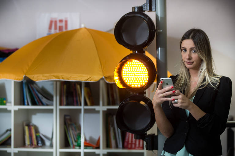 A empresária Carolina Edelstein, 29, cofundadora da Coopark, na sede da empresa, em São Paulo