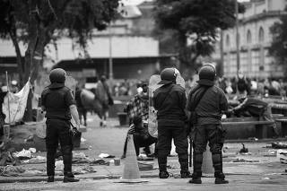Operação de forças de segurança na cracolândia, em São Paulo