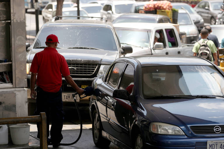 Falta gasolina nos postos da Venezuela