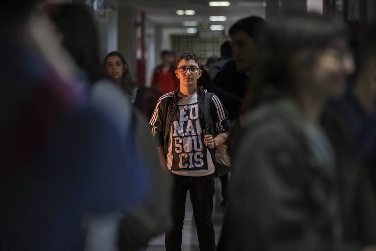 O jovem trans Filipe Zana, 22, que entrou pelo sistema de cotas no curso Ciências e Humanidades da Universidade Federal do ABC