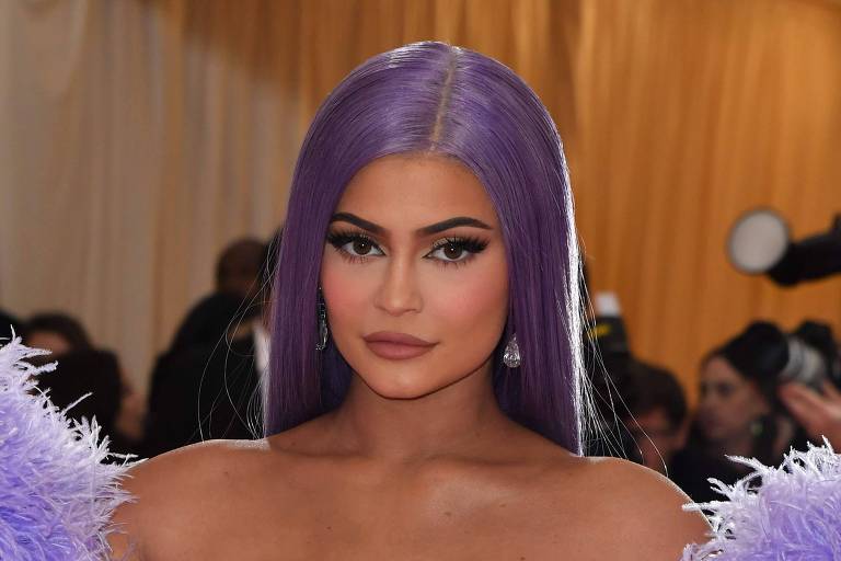 Kylie Jenner lança marca vegana de cuidados para a pele com produtos de até R$ 120