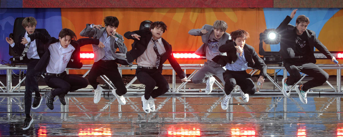 Members of K-Pop band BTS perform on ABC's 'Good Morning America' show in Central Park in New York City, U.S., May 15, 2019. REUTERS/Brendan McDermid ORG XMIT: NYK502
