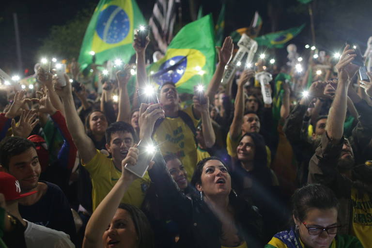 Apoiadores de Jair Bolsonaro na avenida Paulista, em São Paulo, após sua eleição para a Presidência.