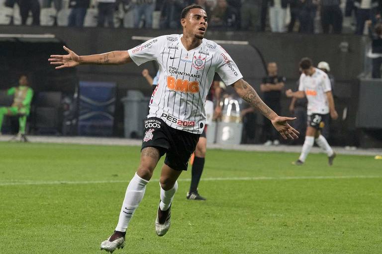 Gustagol comemora o segundo gol do Timão contra o Deportivo Lara, em Itaquera; o atacante voltou a marcar depois de dois meses