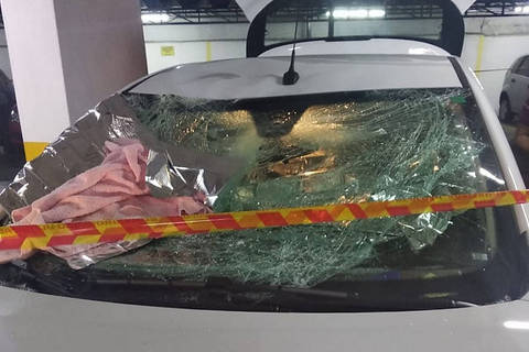SAO PAULO , SP , 24.05.2019 , BRASIL , A polícia investiga o caso de uma criança de 4 anos que caiu do quinto andar de um prédio na Avenida Corifeu de Azevedo Marques, no Jaguaré, na Zona Oeste de São Paulo a menina foi amortecida por um carro que estava entrando no edifício e sobreviveu.Credito Reproducao TV GOBO
