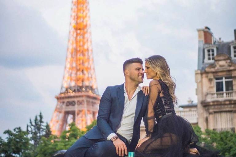 Flávia Viana e Marcelo Zangrandi ficam noivos em Paris