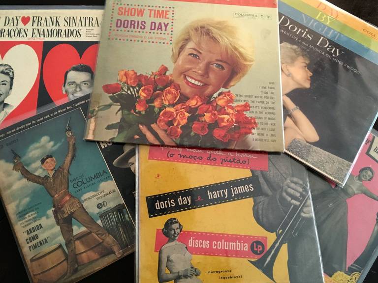 Edições americanas e brasileiras dos álbuns de Doris Day dos anos 50 e 60