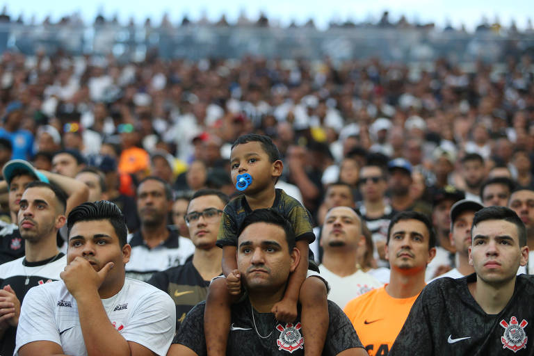 Torcedores do Corinthians em partida contra a Chapecoense, pelo Campeonato Brasileiro