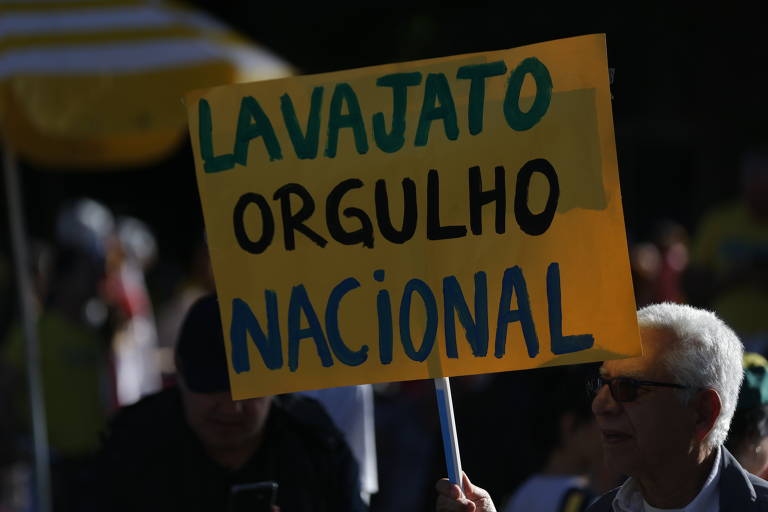 Manifestação em favor ao presidente Jair Bolsonaro na avenida Paulista, em São Paulo