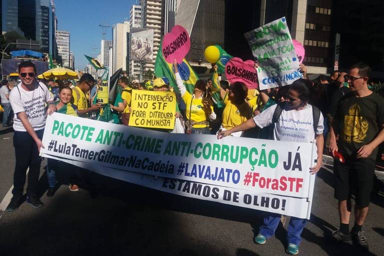 Movimento Brasil Conservador reúne falas e faixas contra o STF e políticos