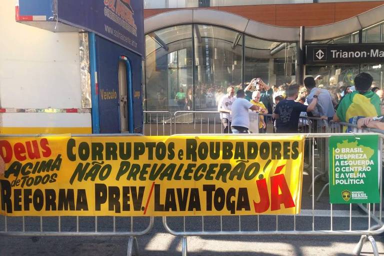 Movimento Brasil Conservador reúne falas e faixas contra o STF e políticos