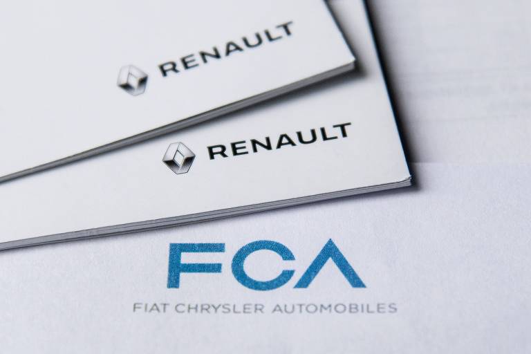 Logos da FCA, dona da Fiat, e da Renault