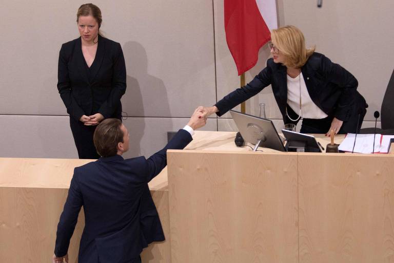 Parlamento da Áustria destitui governo de primeiro-ministro