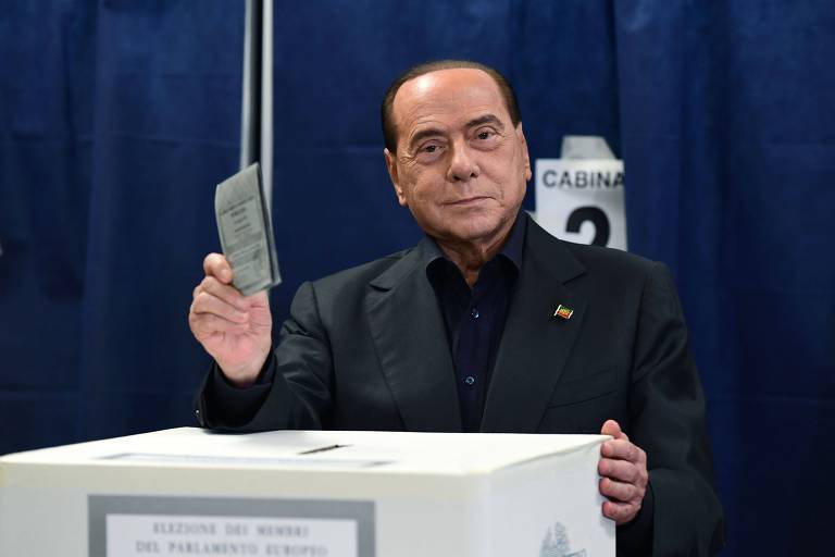 Após ser banido da política, Sílvio Berlusconi é eleito para Parlamento Europeu