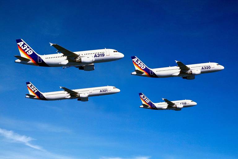 Para substituir o A310, a Airbus desenvolveu o seu primeiro avião de fuselagem estreita, o A320. Ele deu origem a uma família de aeronaves que inclui os irmãos menores A318 e A319, e o maior, A321, cobrindo os mercados de 132 a 220 passageiros. Sua principal inovação foi o sistema fly-by-wire, que automatizou diversos comandos de navegação antes manuais