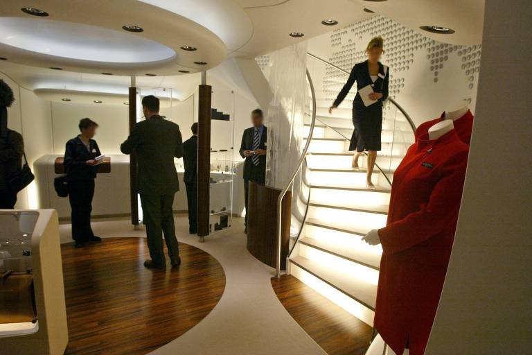 Com dois andares inteiriços, e não apenas na parte dianteira como o 747, o A380 não sofria com problemas de espaço. Isso atraiu companhias aéreas como as do golfo Pérsico, que começavam a focar no mercado de luxo