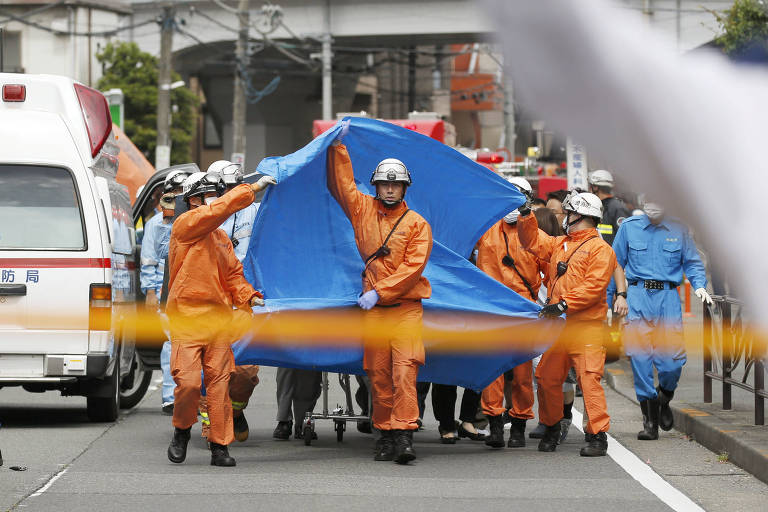 Homem com faca mata ao menos dois e deixa dezenas de feridos no Japão