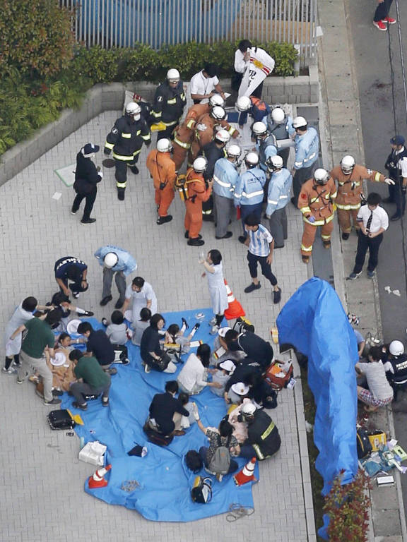 Homem com faca mata ao menos dois e deixa dezenas de feridos no Japão