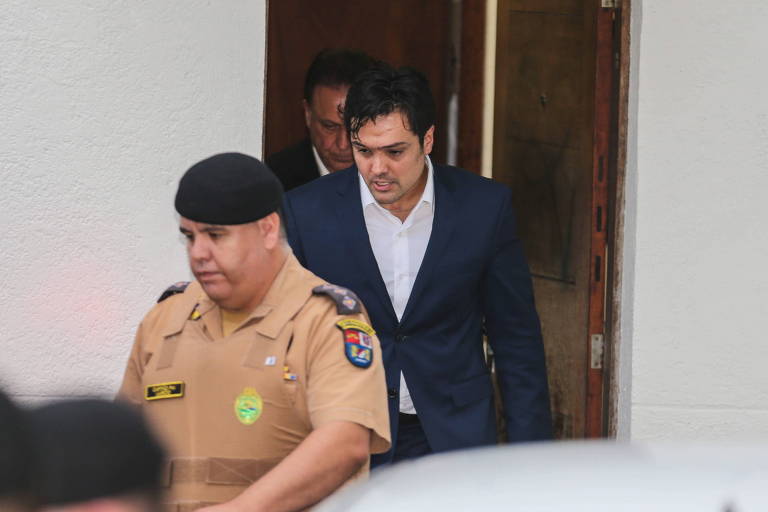 O ex-deputado estadual do Paraná Luiz Fernando Ribas Carli Filho deixa prédio do Tribunal de Justica em Curitiba (PR), em 2018