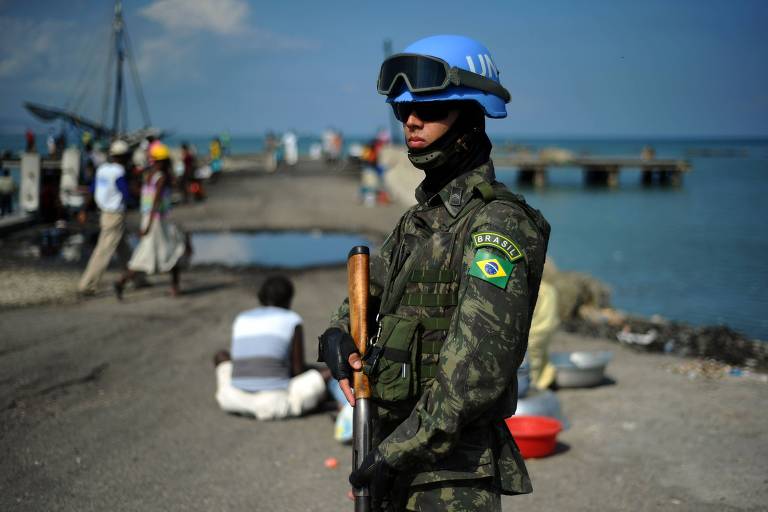 Para ganhar confiança de haitianos, Brasil chegou a proibir militares de usar óculos escuros