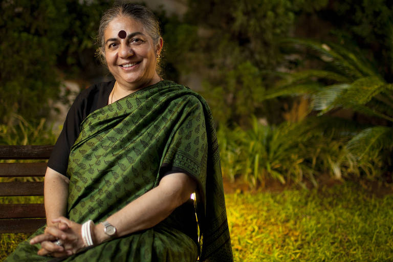 Ativista indiana Vandana Shiva, posa para foto, em São Paulo (SP), durante passagem pelo Brasil em 2012, quando esteve no país para palestra sobre temas da Rio+20