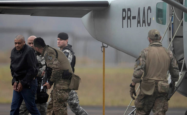 Preso em Juiz de Fora (MG), Adélio Bispo de Oliveira é transferido pela Polícia Federal para presídio federal em Campo Grande (MS), onde permanece detido