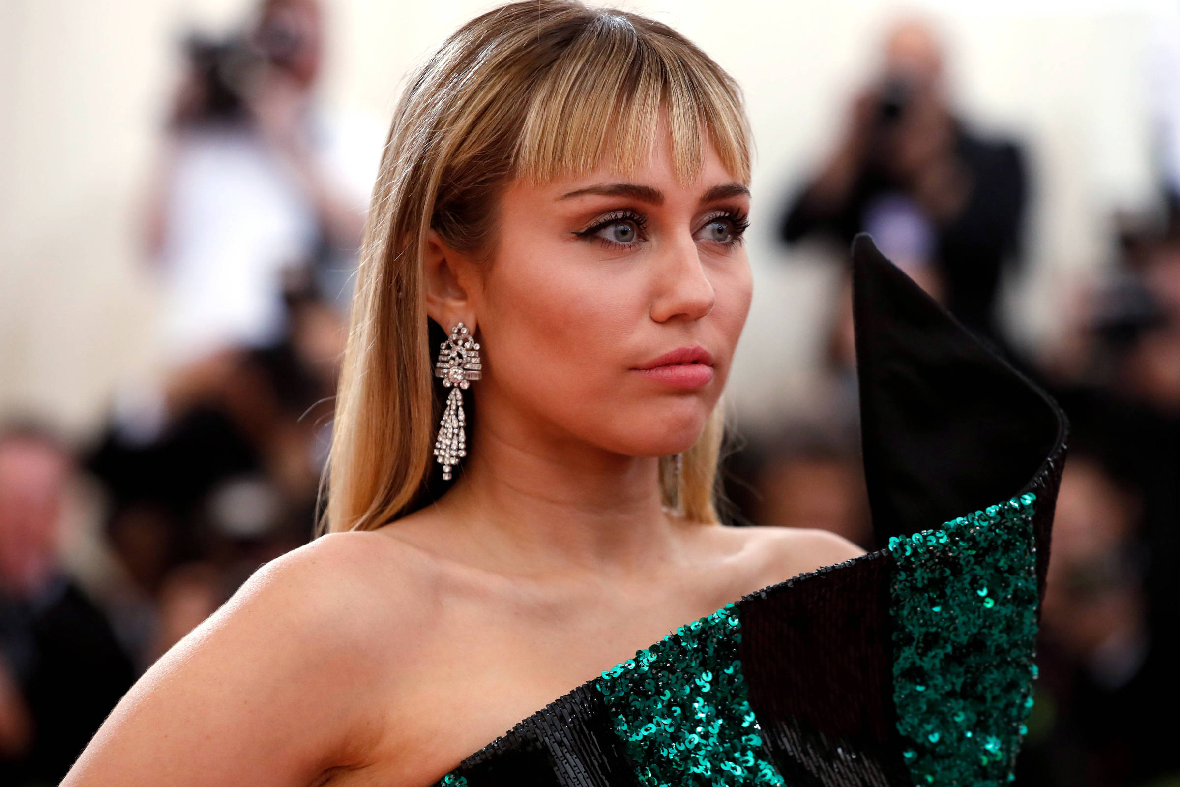F5 Celebridades Miley Cyrus Aparece Em Fotos Ousadas E Dá Seu Recado Feminista Com Ep E 9580