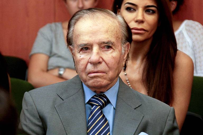 Carlos Menem durante julgamento de corrupção em tribunal de Buenos Aires em 2015 