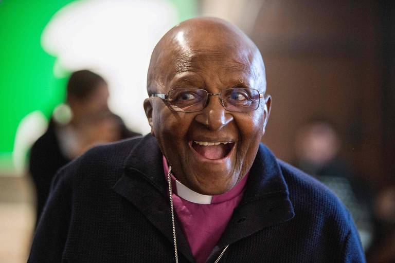 O arcebispo Desmond Tutu durante uma exposição sobre sua vista na Cidade do Cabo em 2019 