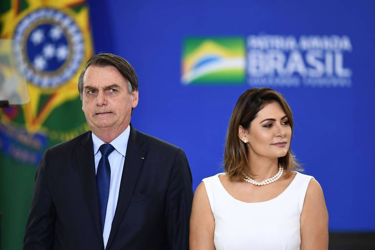 O presidente Jair Bolsonaro e a primeira-dama Michelle Bolsonaro durante cerimônia no Palácio do Planalto, em abril deste ano
