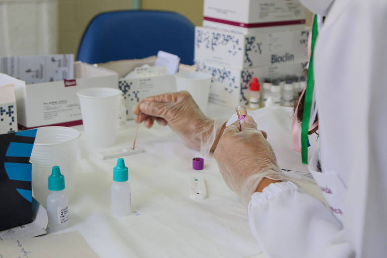 Testes rápidos de detecção de doenças sexualmente transmissíveis (DSTs), como o HIV, sífilis e hepatites B e C, em até 30 minutos